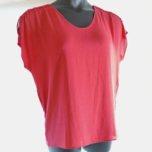 coral pretty comfortable blouse EUC ❤️